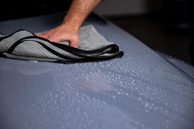 303 Products (30265 Slick Shine Ceramic Detailer - SiO2 and Carnauba Infused Ceramic Coating - Premium Ceramic Detailing Spray - Increases Shine and Gloss - Works on Paint, Glass, and Wheels - 16Oz