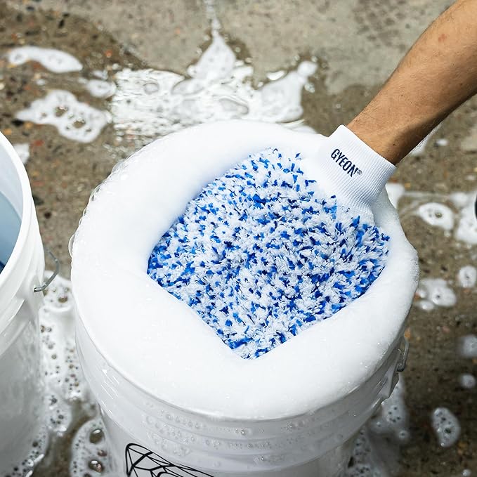 Gyeon Smoothie EVO Microfiber Car Wash Mitt Edgeless Synthetic Korean Microfiber Wash Glove Scratch‑Free Paint Safe Car Detailing Tool Professional Grade Gloss Enhancing Dirt Lifting Mitt