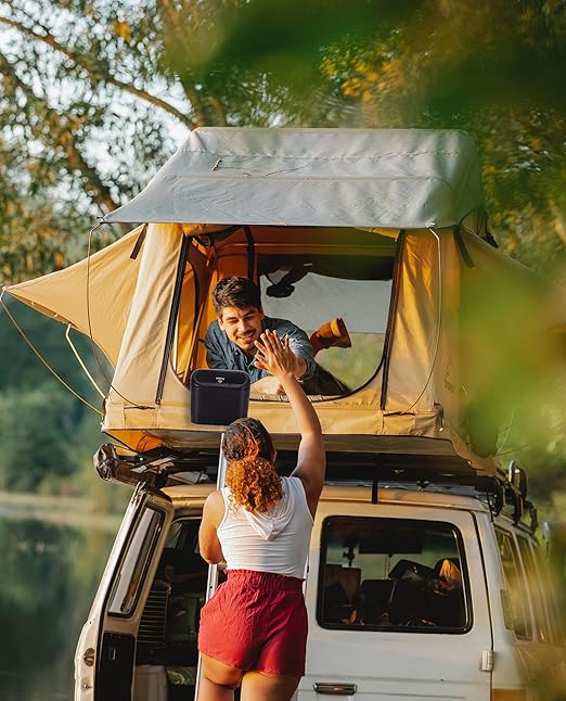 Ginsco Mini Car Trash Can with Lid, Small Car Garbage Can, Cute Leakproof ABS Car Trash Bin, Car Accessories for Interior, Garbage Bin for Car, Home, Office with 120pcs Trash Bags Carbon Fibre